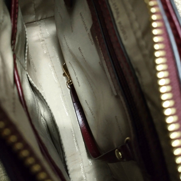 💥Offers Welcome💥Michael Kors Gloria Signature Crossbody Bag - Picture 16 of 16